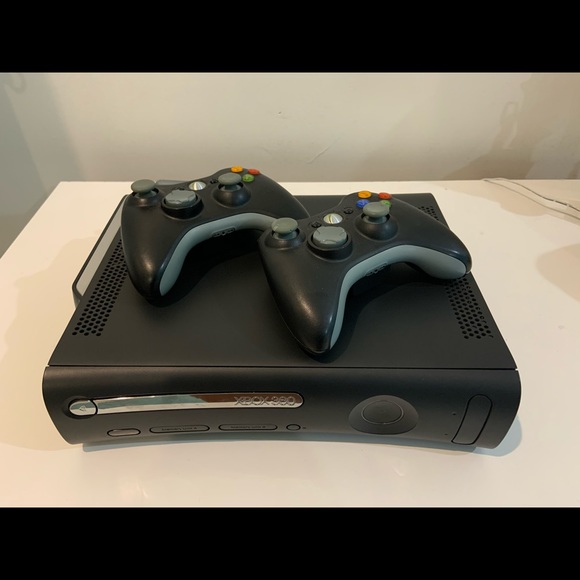 Xbox 360 - Picture 2 of 2